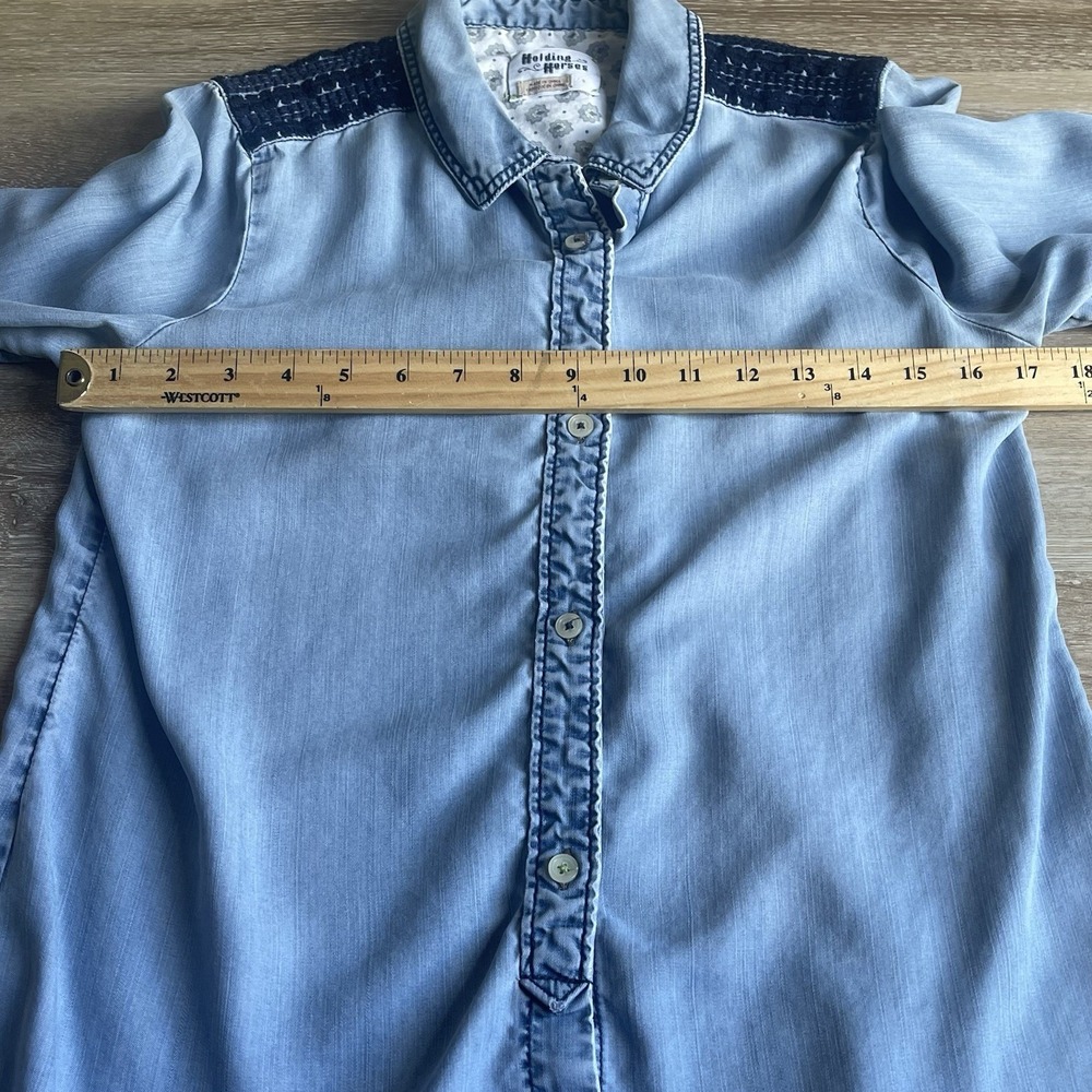Holding Horses Womens Embroidered Chambray Shirt Small Roll Tab Button Down Blue - Picture 3 of 9